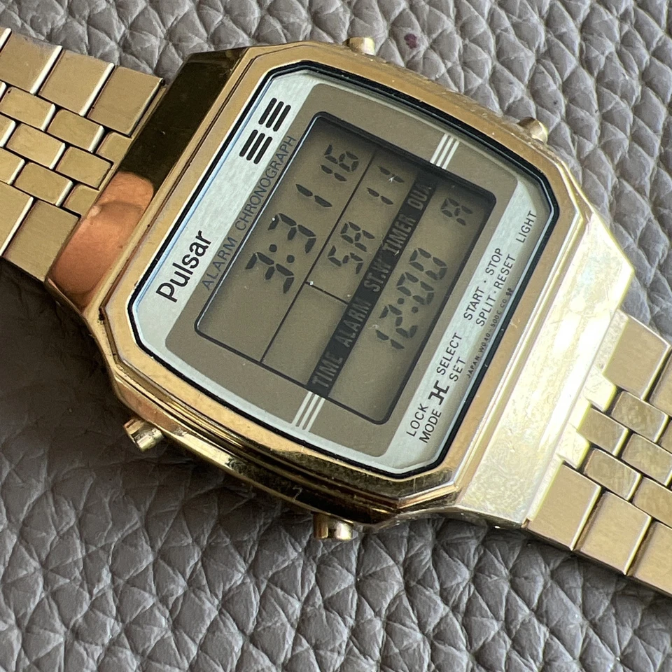 Vintage Men’s PULSAR LCD Japan W040 5000 Gold Tone Alarm Chrono Running - image 3 of 4