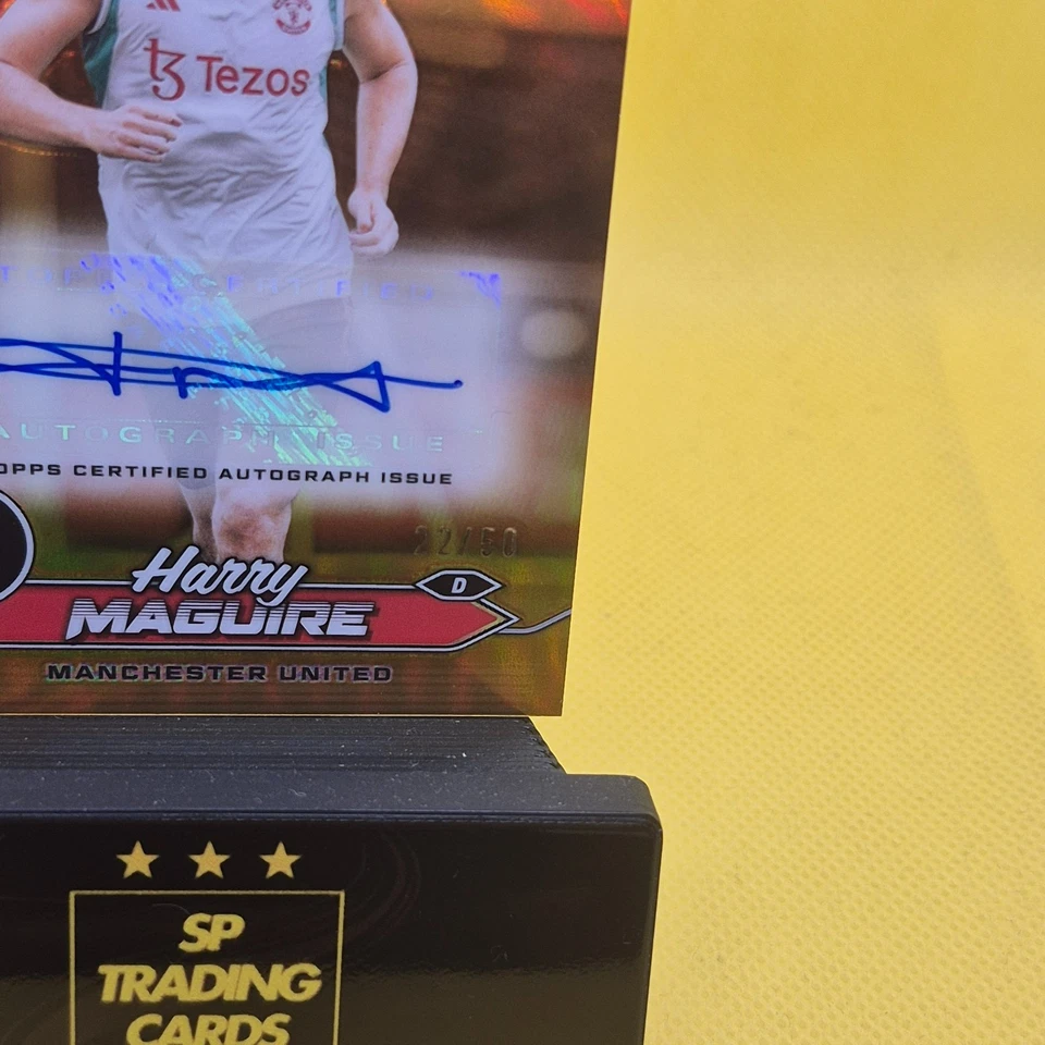Harry Maguire England Manchester Utd 2024 Topps Stadium Chrome Auto Gold /50 - Image 4 of 4