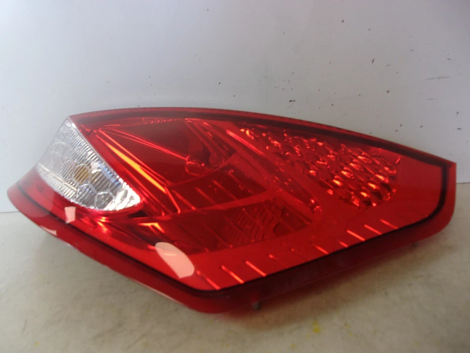 Ford Fiesta 2011 2012 2013 hatchback pasajero cuarto derecho panel luz trasera fabricante de equipos originales Foto 3 de 4