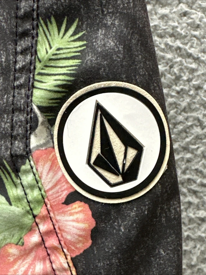 Volcom Boardshorts Mens 33 Gray Floral Hibiscus Skull Drawstring Maguro Bermuda - Image 4 of 4