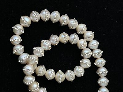 Beige Color Fresh Water Pearl with Rhinestone Stripe Round Size 7-8mm 15.5'' Strd