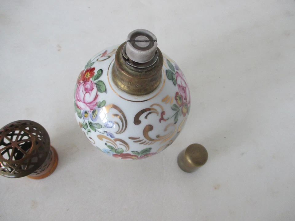 LAMPE BERGER ANCIENNE. DÉCOR MAIN . SIGNÉE. - Photo 4/4