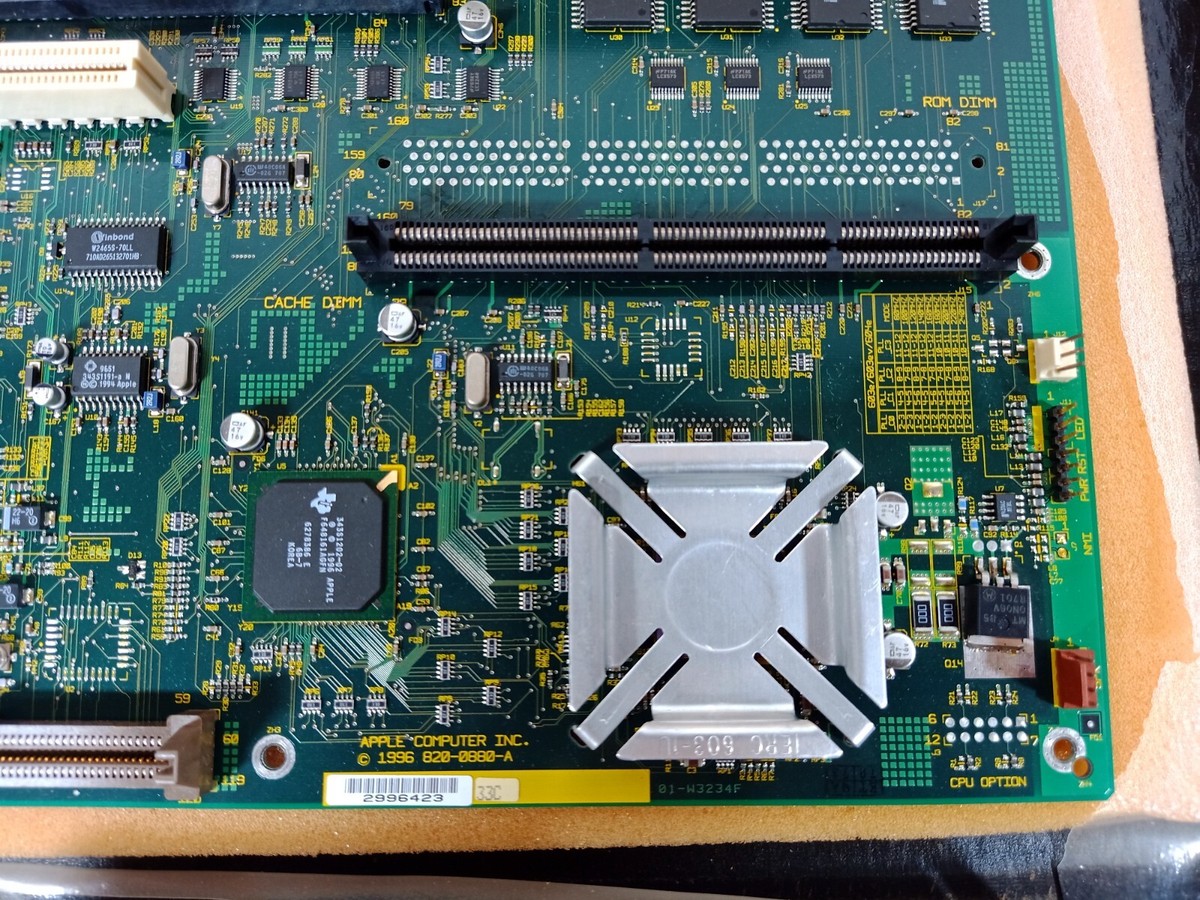 Vintage 1996 Apple Macintosh Logic Board Motherboard 820-0880-A