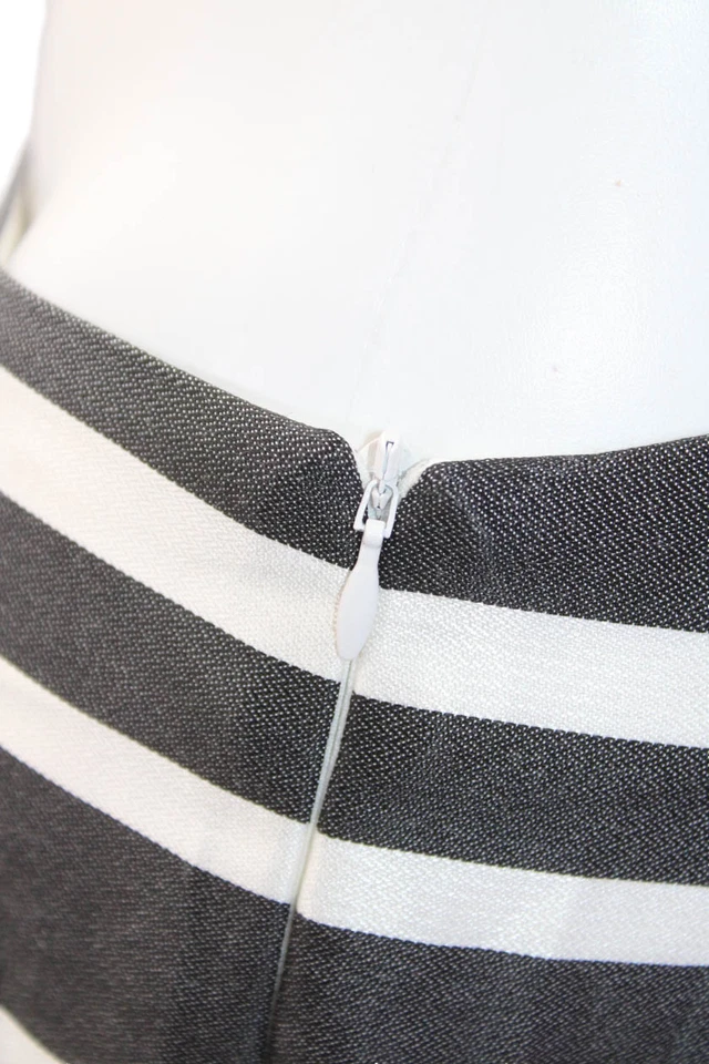 Calça Trina Turk feminina listrada frente plana cintura média com zíper perna larga cinza tamanho 0 - Imagem 4 de 4