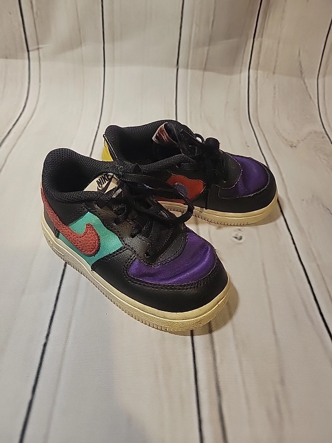 Scarpe da ginnastica Nike Air Force 1 taglia 7c multicolore DN4178 001 NBA Charm
