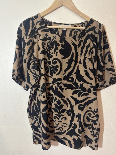 Ann Taylor Loft Women's Short Sleeve Top - Size Medium