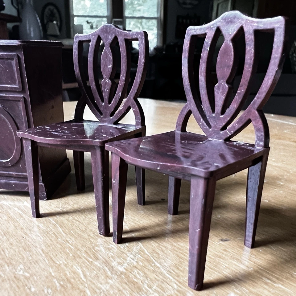 3 PIEZAS De Colección PLÁSTICO DURO Renwal MUEBLES PARA CASA DE MUÑECAS PEQUEÑO BUFFET Y 2 Sillas Foto 3 de 4