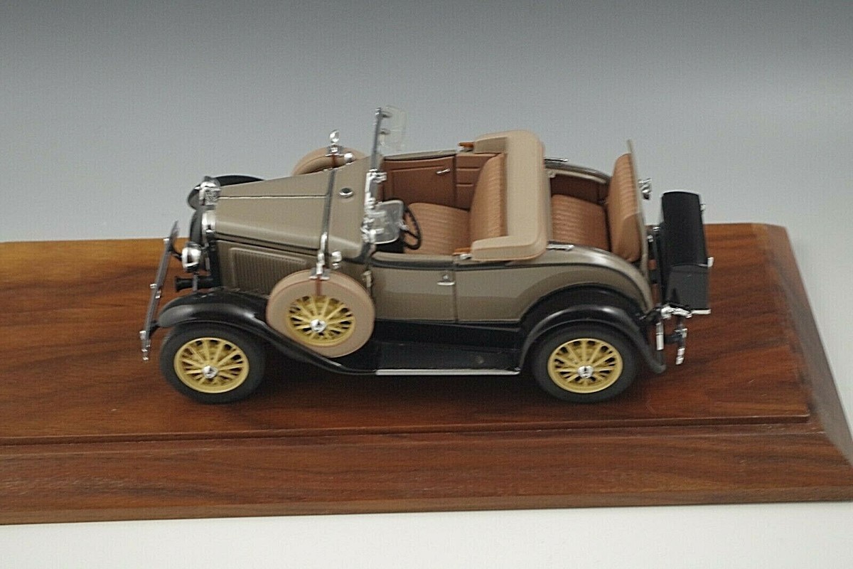 DANBURY MINT 1931 FORD MODEL A ROADSTER CONVERTIBLE 1:24 SCALE DIE