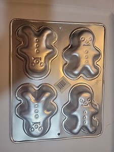 Wilton 4 Gingerbread Man Cake Muffin Mold Pan #2105-9473 Retired (1992) 