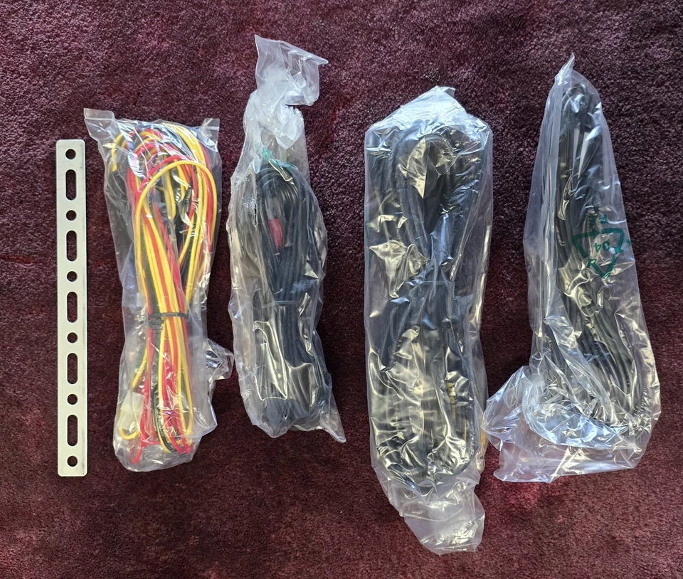 Clarion VS735 IN-DASH DVD Player * NEW IN OEM BOX WITH ALL ACCESSORIES * - Image 3 of 4