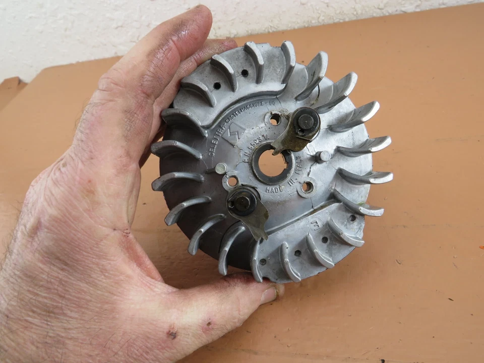 Motosierra Oleo Mac Olympic 251 OEM volante Foto 4 de 4