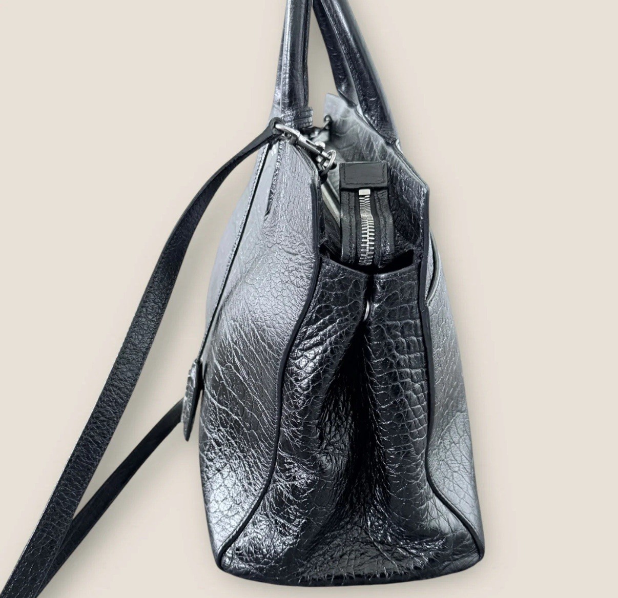 Borsa a tracolla Saint Laurent Sac de Jour piccola in pelle nera