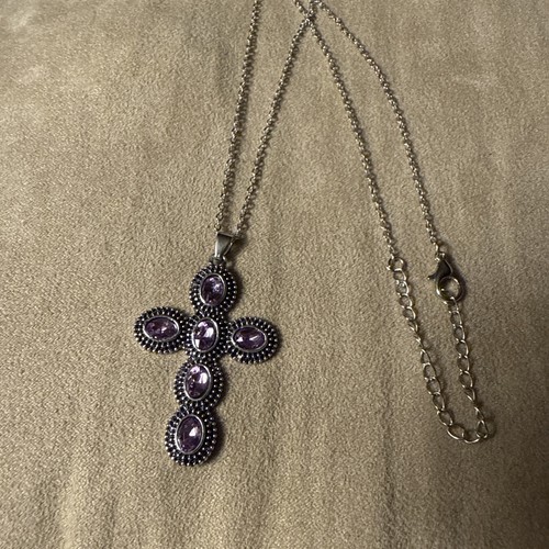 Love This Retro Pink Resin Cross Pendant Necklace - Picture 4 of 7