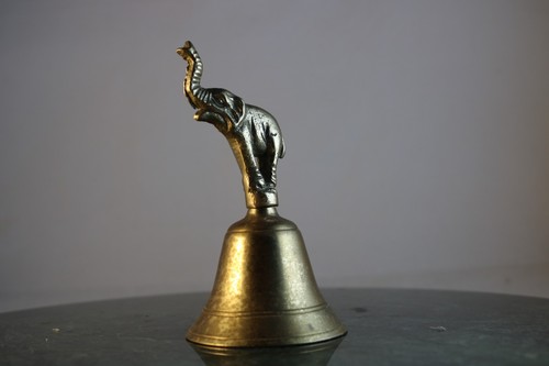 Campana preziosa vintage con elefante da circo in cima alta 4" patina lieve - Foto 6 di 12
