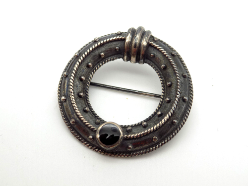 Sterling Silver Circle Pin Brooch Modernist Black Onyx Dot Rope Detailed - Picture 2 of 5