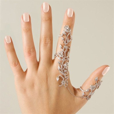 Zwei Fingerringe mit Kette 