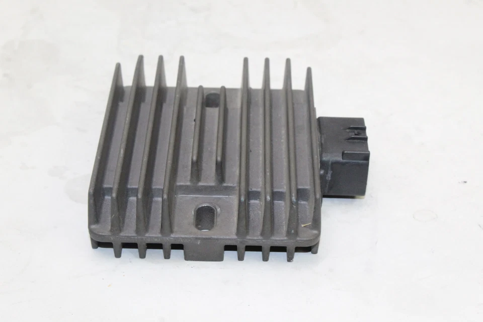 2006-07 Yamaha Yzf R6 Rectifier Voltage Regulator 4xy-81960-00-00 OEM - Image 2 of 4