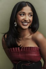 BEAUTIFUL Maitreyi Ramakrishnan NEVER HAVE I EVER  8X10 Photo