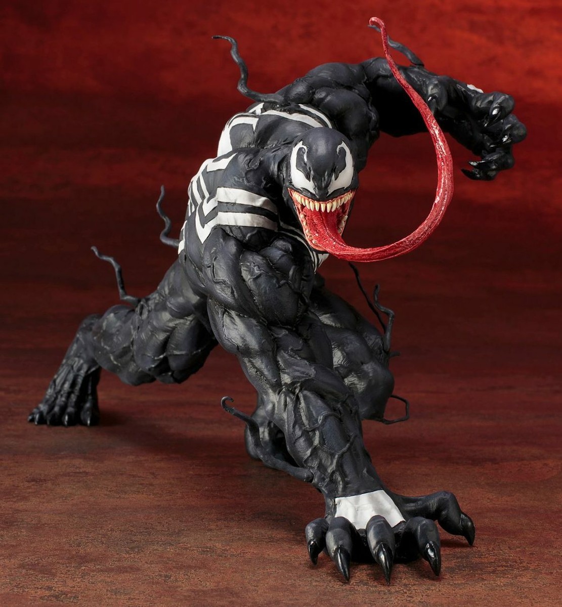 Marvel Gallery Spiderman Statue Versus Kotobukiya VENOM