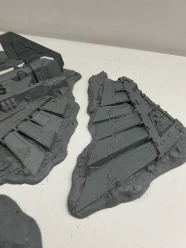 Warhammer 40K Classic Citadel Crashed Aquila Lander Terrain Set bare plastic - Picture 4 of 10