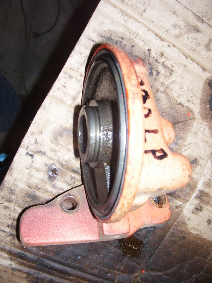 VINTAGE JI CASE 930 LP GAS STD TRACTOR -ENGINE OIL FILTER BASE - 1966 ...