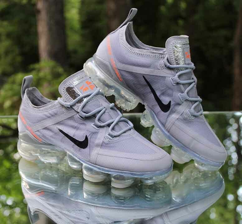 Nike Air VaporMax 2019 Size 5Y Wolf Grey Metallic Silver Nike Air VaporMax 2019 Size 5Y Wolf Grey Metallic Silver