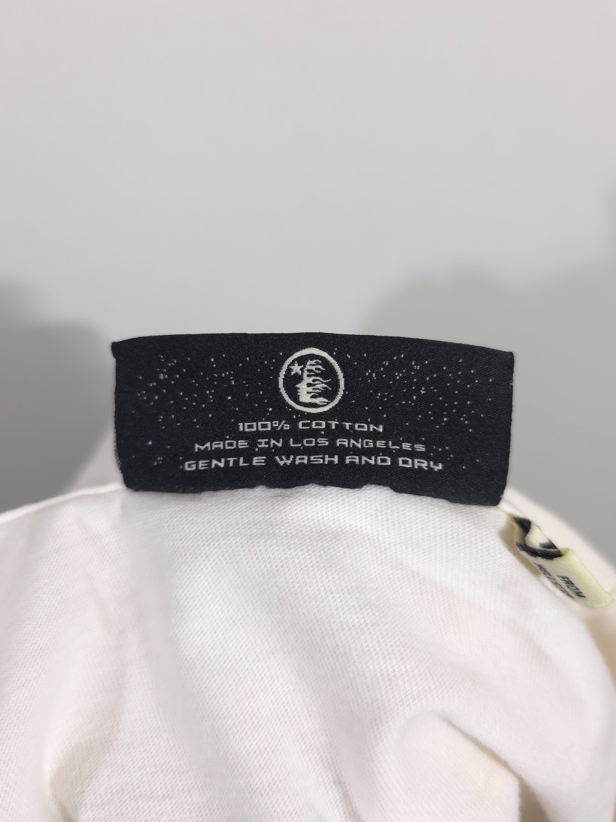 Hellstar x Howlin Ray's x ComplexCon Cropped T Sh… - image 16