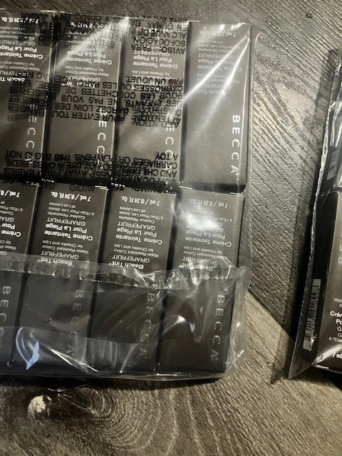 BECCA Beach Tint 葡萄柚 全新带盒 捆绑出售物品:10 件装节省 20% 已停产 — 第 4/4 张图片