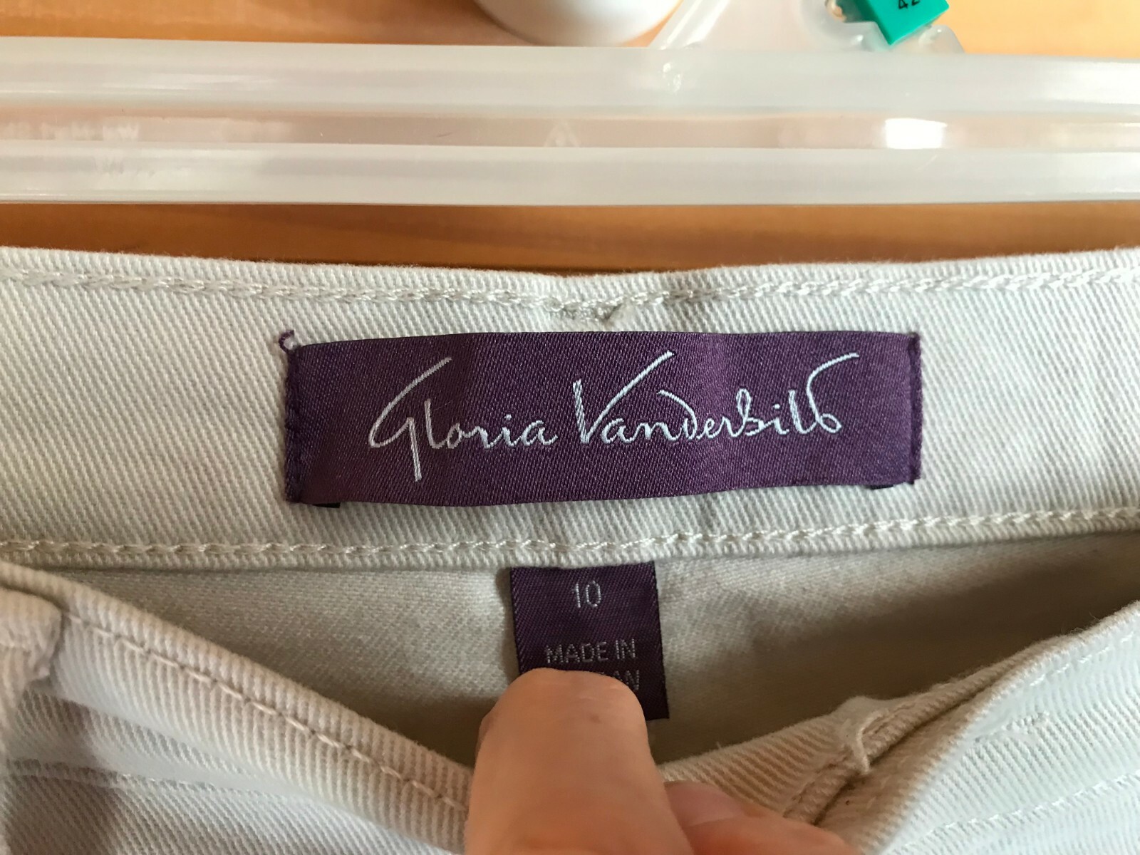 GLORIA VANDERBILT Amanda Cream 10 Stretch Straight Le… Gem