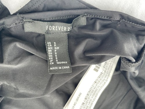 Forever 21 Damen Body schwarz und rot mit 3D Rosen Größe Small - Bild 10 von 10