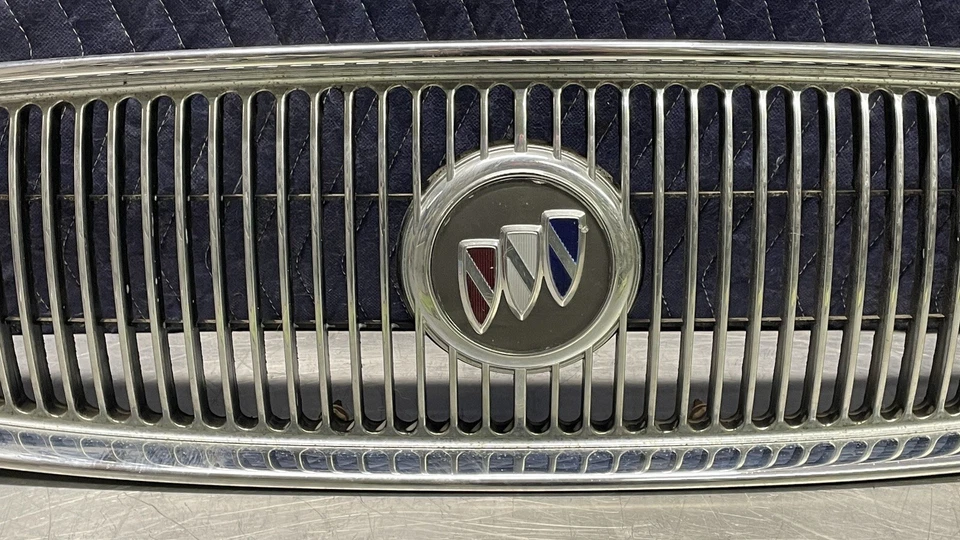 2000 2001 2002 2003 2004 2005 Buick Lesabre Chrome Grille OEM 25649506 Foto 3 de 4