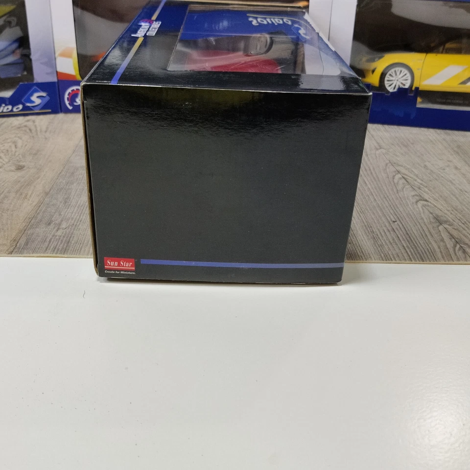 AUTO SUNSTAR PONTIAC GTO 1965 ROSSA AMERICANA DA COLLEZIONE 1:18 REF 1808 - Immagine 4 di 4