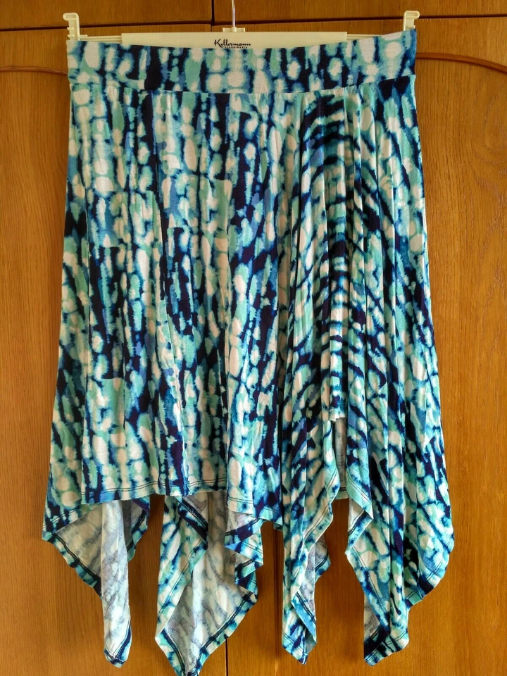 Rock in S / M von C&A, Batik: blau / weiß / türkis, Asymmetrie, NEU - Bild 3 von 3