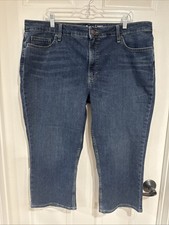Lee Women's 20M Regular Fit Mid Rise Capri Jeans Blue Medium Wash