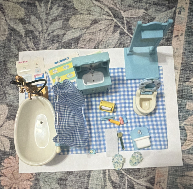 BLUE BATHROOM SET Calico Criters Epoch Japan Sylvanian Families
