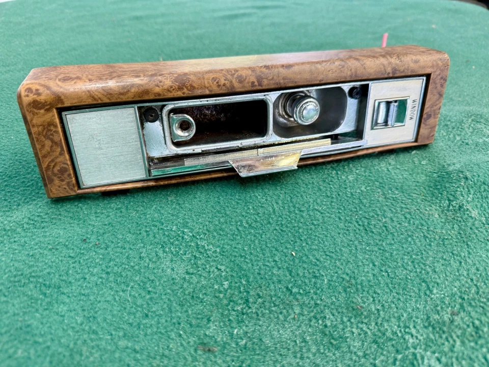 1979 CADILLAC POWER WINDOW SWITCH BEZEL WOODGRAIN RIGHT REAR Foto 2 de 4