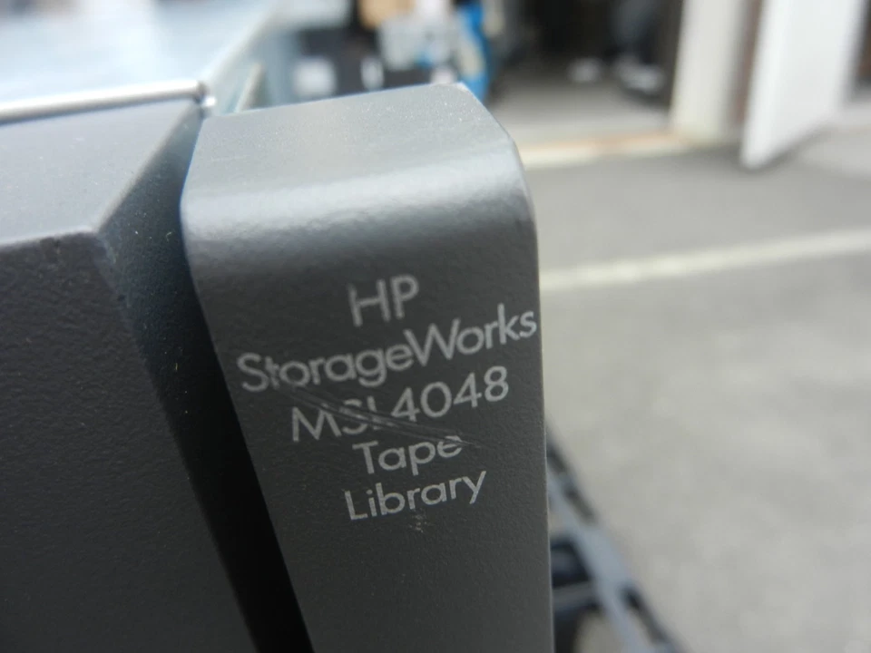 HP StorageWorks MSL4048 2x LTO4 1840 FC 48 ranuras biblioteca 413509-002 - CONNECTICUT Foto 3 de 4