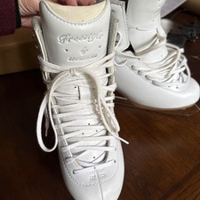 Jackson women  s Freestyle White Figure Skates Lace-Up for Ice Skating