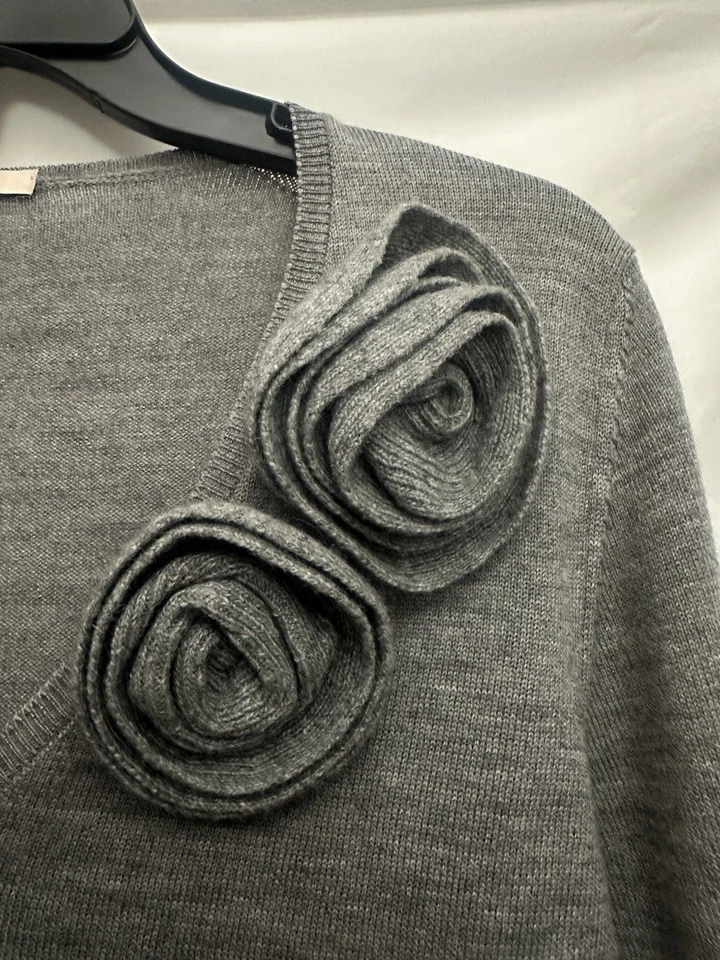 R.E.D. Suéter Valentino Cuello en V Talla 44 Diseño Floral 3D Mezcla Lana Gris Foto 3 de 4