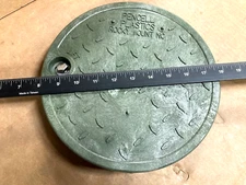 HUBBELL Pen-Cell Round Box Below Ground Box Cover