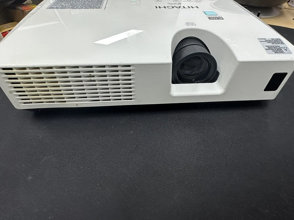 HITACHI ED-X26 MULTIMEDIA PROJECTOR  7109 Lamp hours Tested and Working - Image 2 of 4