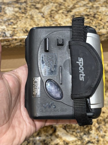 Walkman sportivo vintage Sony WM-FS420 lettore cassette radio - testato funzionante - Foto 3 di 3