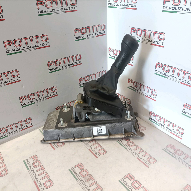 6Q0711050B gear lever Volkswagen Polo (9N) 1.4 TDI (55Kw) Ber. 3p/d/1422cc