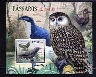 MOZAMBIQUE #2595 2012 EXTINCT BIRDS MINT VF NH O.G S/S aa