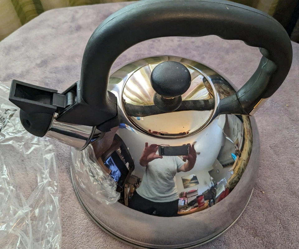 Tetera silbante de acero inoxidable Norpro nueva en caja Foto 3 de 4