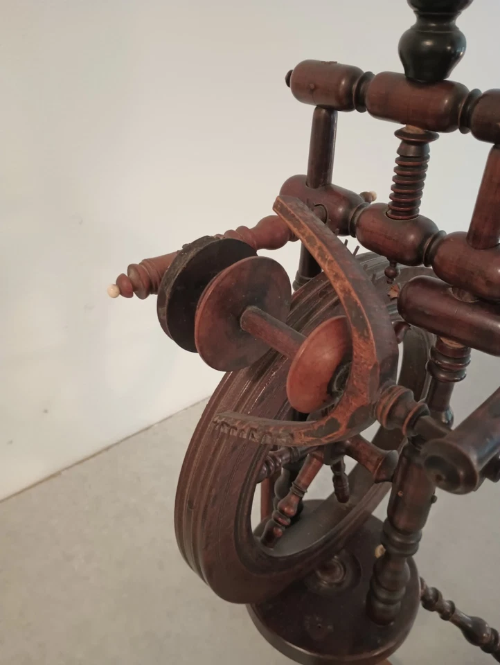 Antiguo Giratorio Alemán Tallado a Mano Funciona con Ébano y Hueso Lino Distaff 47" Alto Foto 4 de 4