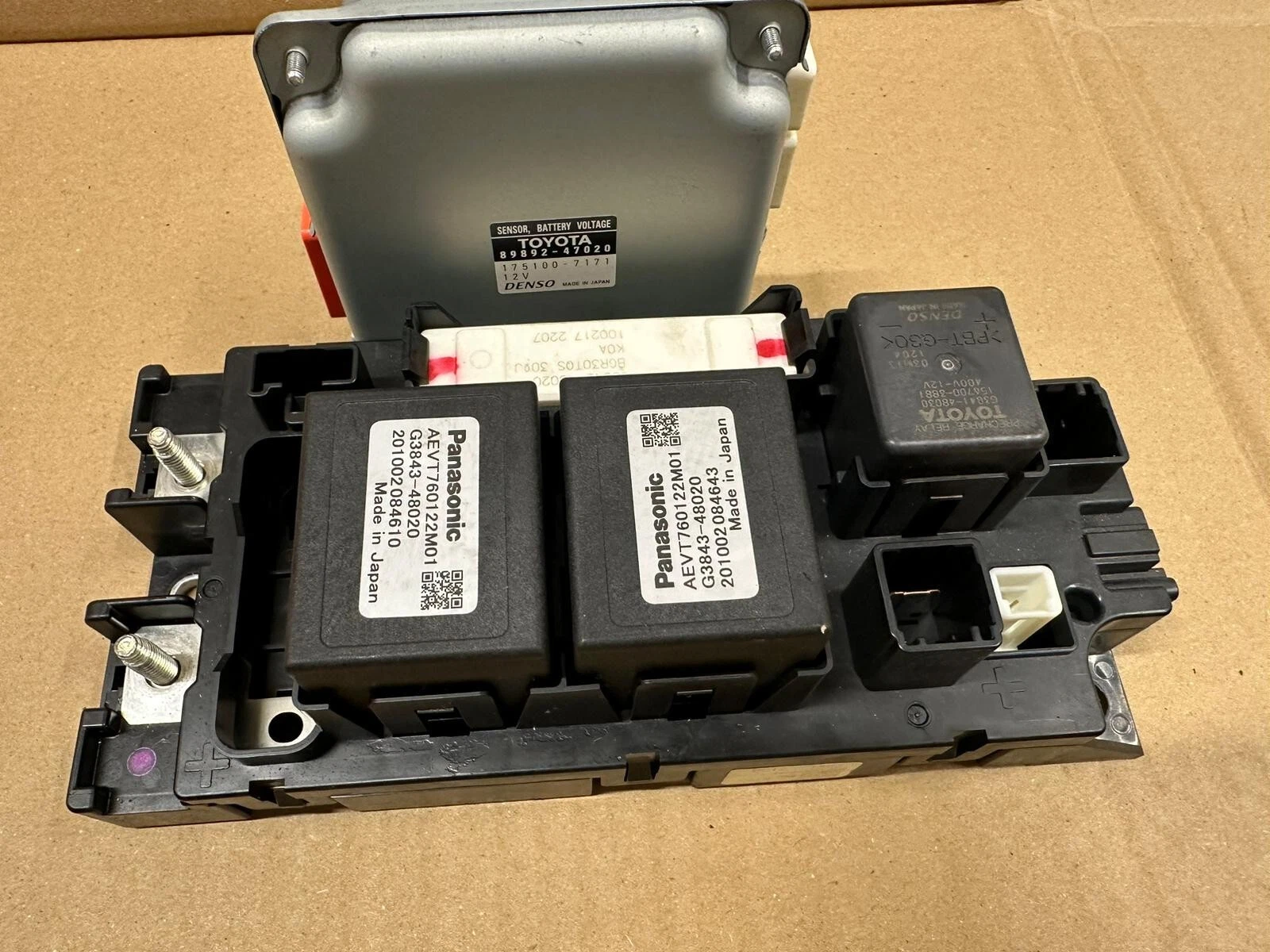 Genuine Toyota Prius Hybrid 2009 - 2015 Front Wiper Motor With Linkage