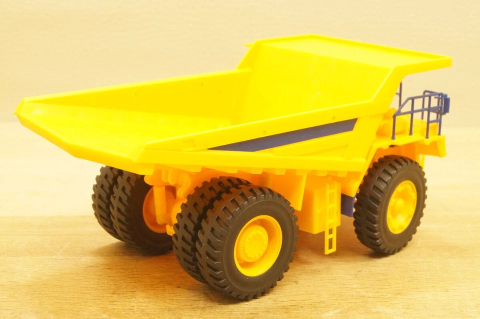 HO 1:87 Kibri 10904 KOMATSU Dumper Da Cava Modello Pronto Con OVP - Immagine 3 di 4