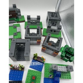 LEGO Minecraft: The Fortress 21127 Near Complete Set + Instructions 98% Complete