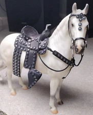 PARADE SADDLE SET 4 BREYER TRADITIONAL SIZE HORSES